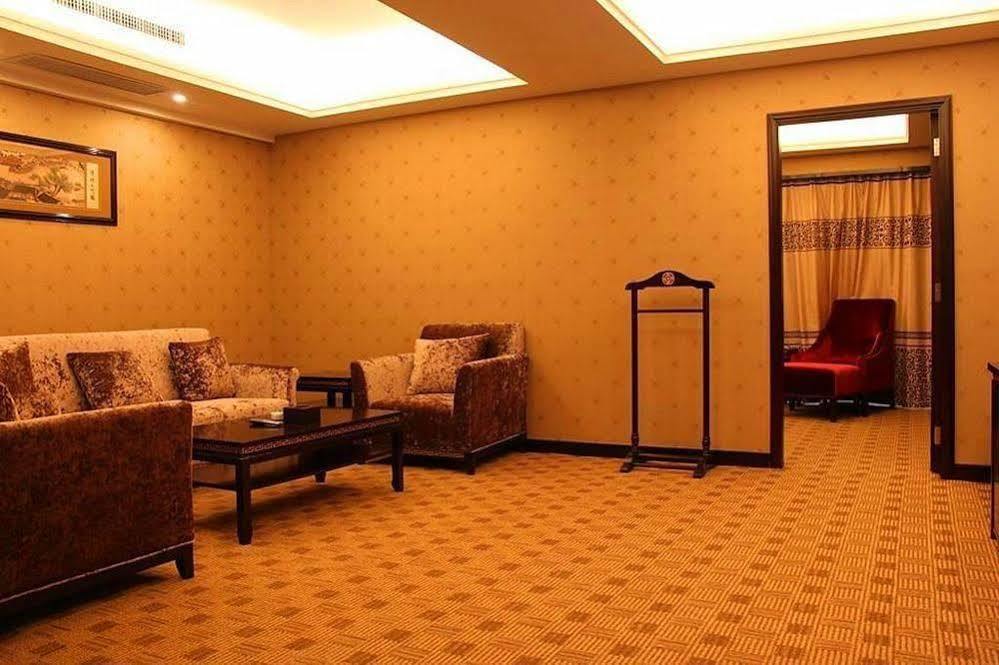 New Beacon Runfeng International Hotel Wuhan Buitenkant foto