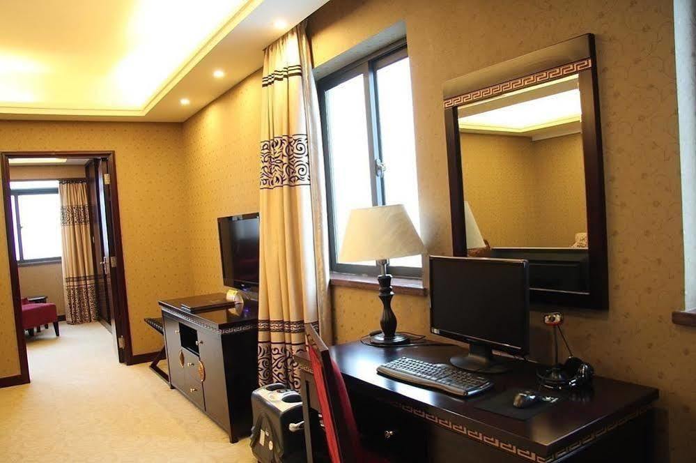 New Beacon Runfeng International Hotel Wuhan Buitenkant foto