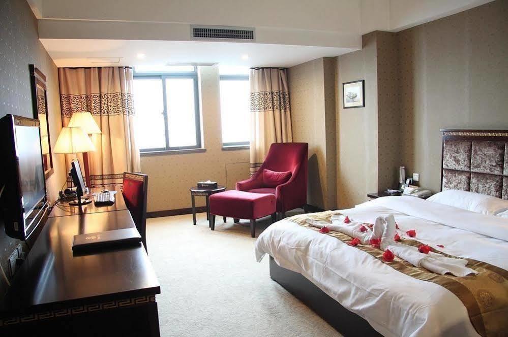 New Beacon Runfeng International Hotel Wuhan Buitenkant foto